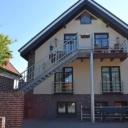 Kapitaenshuus Apartment Carolinensiel